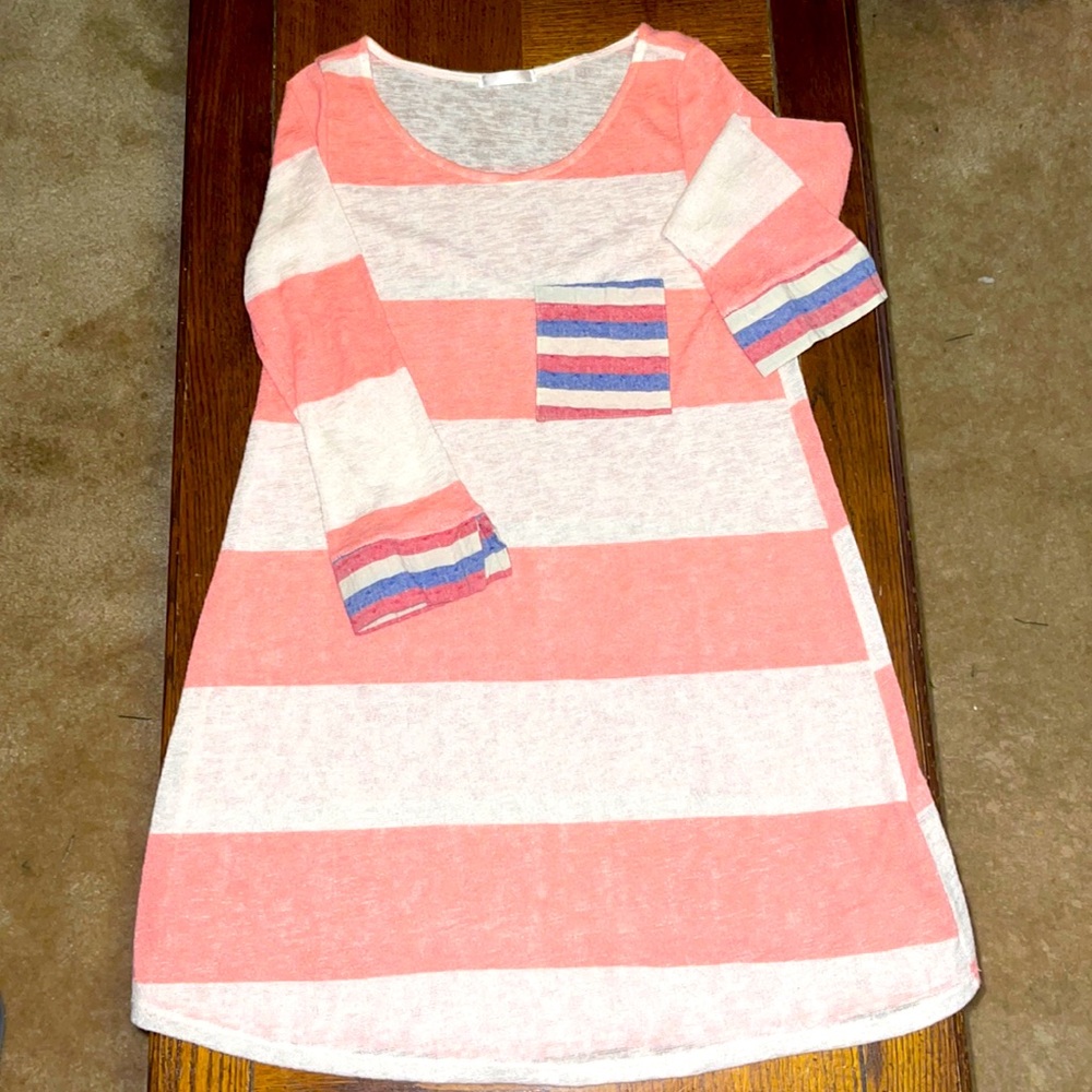 Quarter sleeve maternity top like brand new.